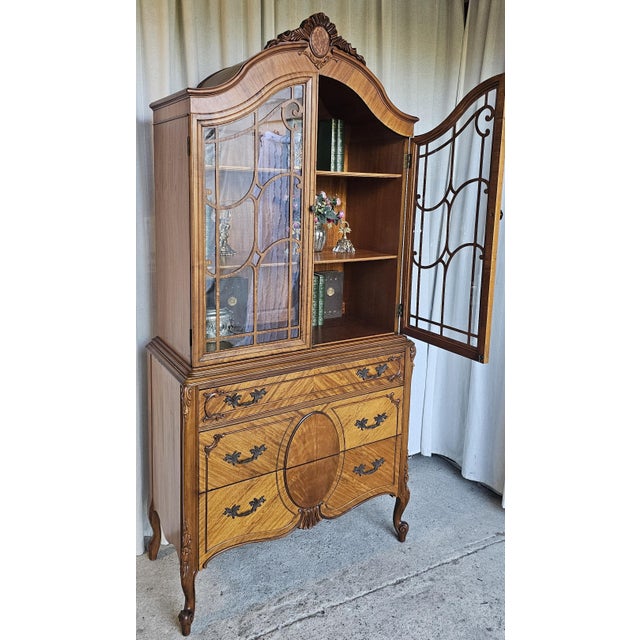 Vintage Burl Wood, French Provincial Display Cabinet, Louis XV Style ,1930s For Sale - Image 15 of 18