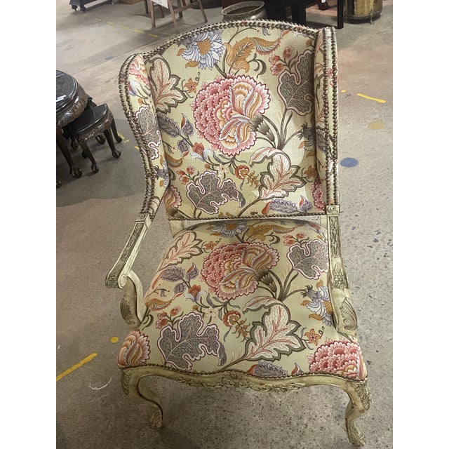 French Mid-Century Louis XIV Rococo Chair With Paisley Floral Pattern - Hand Carved For Sale - Image 3 of 9