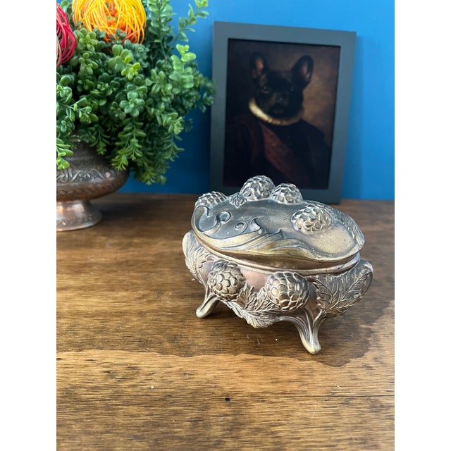 1910s Art Nouveau Ornate Footed Metal Trinket Box For Sale In New York - Image 6 of 18