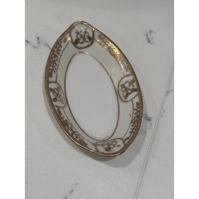 1910s Antique Nippon Hand-Painted Porcelain Celery Bowl & Salt Cellars, Set of 5 – Morimura Brothers, C. 1910–1921 For Sale - Image 5 of 9