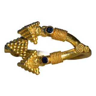 The Yoncalla: Ladies 22K Brutalist Style Adjustable Band set with Sapphires For Sale