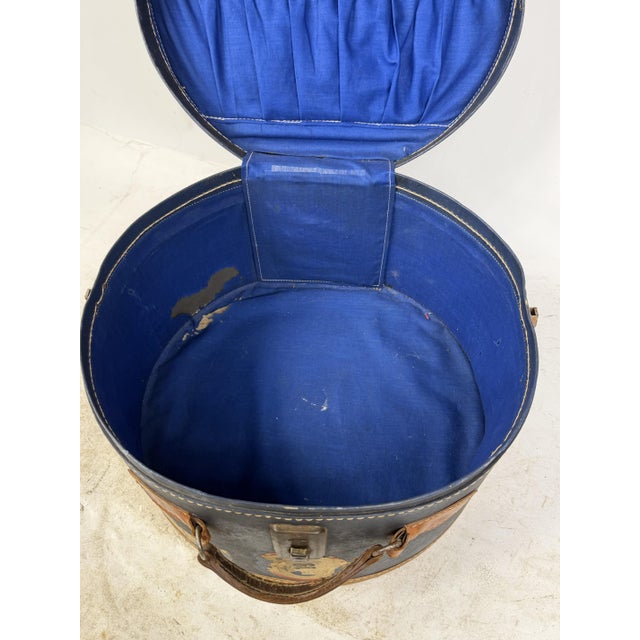 Antique Hat Box in Blue-Lined Cardboard and Leather, 1890s For Sale - Image 9 of 16