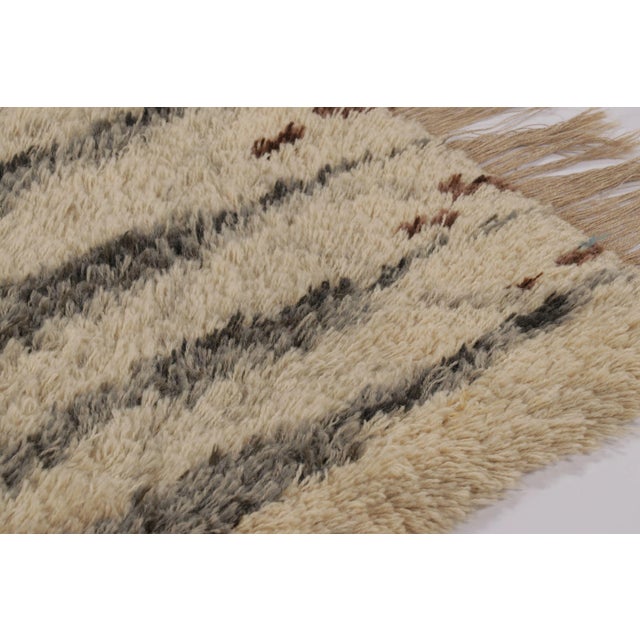 Mid-Century Modern Vintage Swedish Rya Rug With Gray and Beige Geometric Spire Design - Rug & Kilim For Sale - Image 3 of 9