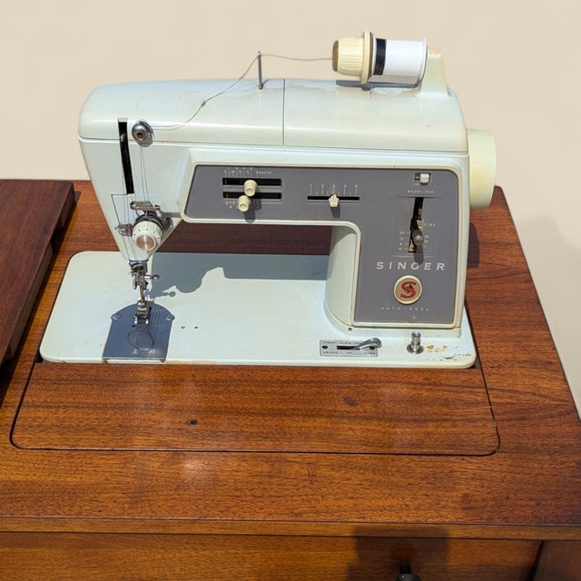 1966 Singer Slant-O-Matic 600 Sewing Machine in Mid-Century Wood Cabinet For Sale - Image 15 of 18