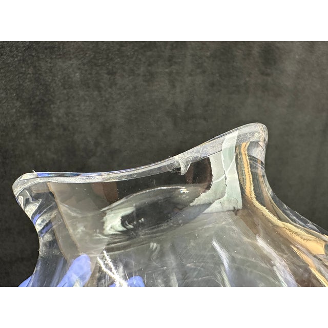 Late 20th Century Crystal Vase, Ruffled Rim With Spiral Swirl Cut Pattern For Sale In Los Angeles - Image 6 of 11