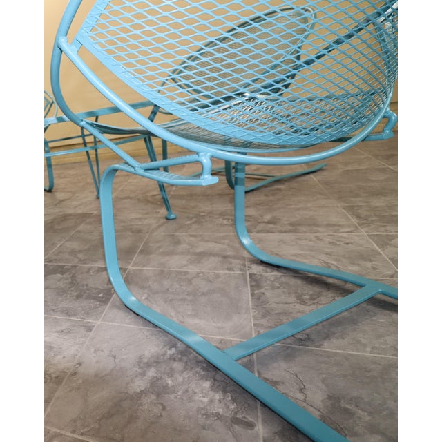 Four Maurizio Tempestini for Salterini “Radar” Cantilever Lounge Chairs With Table, 1950s, Attributed For Sale - Image 6 of 17