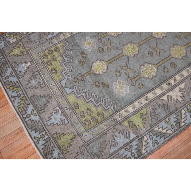 Turkish Anatolian Accent Rug rug no.j3983 For Sale - Image 3 of 6