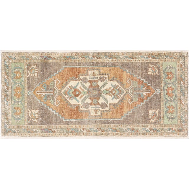 Add a touch of elegance to your space with our Vintage Turkish Oushak Yastic. Measuring 1'9" x 3'9", this vintage piece...