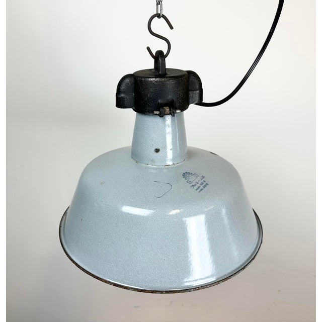 Industrial Grey Enamel Factory Lamp with Cast Iron Top, 1960s For Sale - Image 6 of 14
