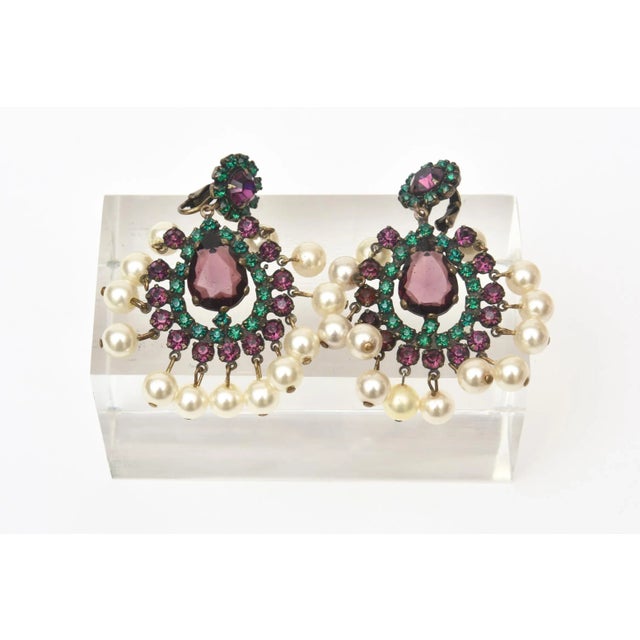 This is part of Chairish’s Costume Jewelry assortment. This pair of stunning vintage Kenneth Jay Lane 1960's rhinestone,...