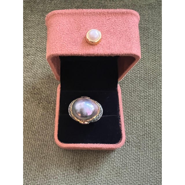 Bochic “Orient” Tahiti Pearl, Emerald & Ruby Cocktail Ring Set 18K Gold & Silver For Sale - Image 11 of 12