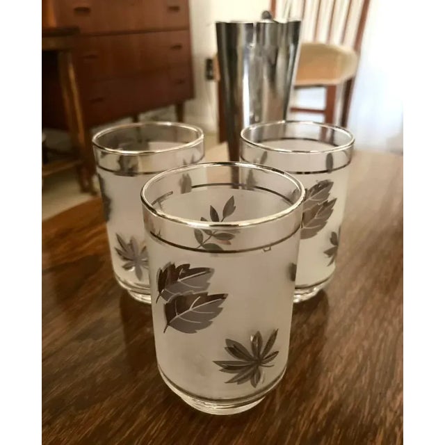 Libbey Glass Co. 1960s Silver Foliage Tumblers by Libbey- Set of 3 For Sale - Image 4 of 5
