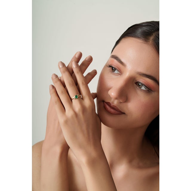 14k Yellow Gold Oval Natural Emerald & Diamond Bezel-Set Ring Size 5.5 for Women For Sale In New York - Image 6 of 13