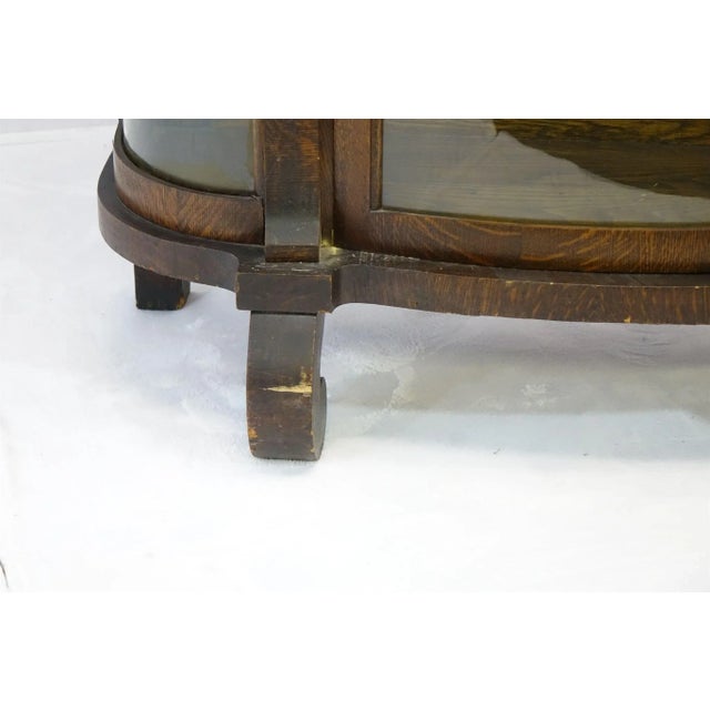 Early 20th Century Antique French Style Corio Cabinet With Curved Glass For Sale - Image 4 of 13