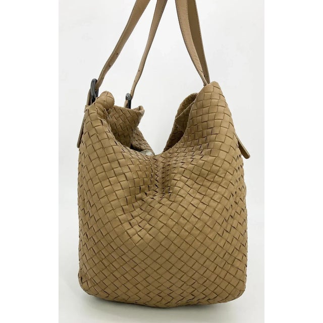 Bottega Veneta Tan Intrecciato Woven Nappa Leather Large Cesta Tote For Sale - Image 11 of 12