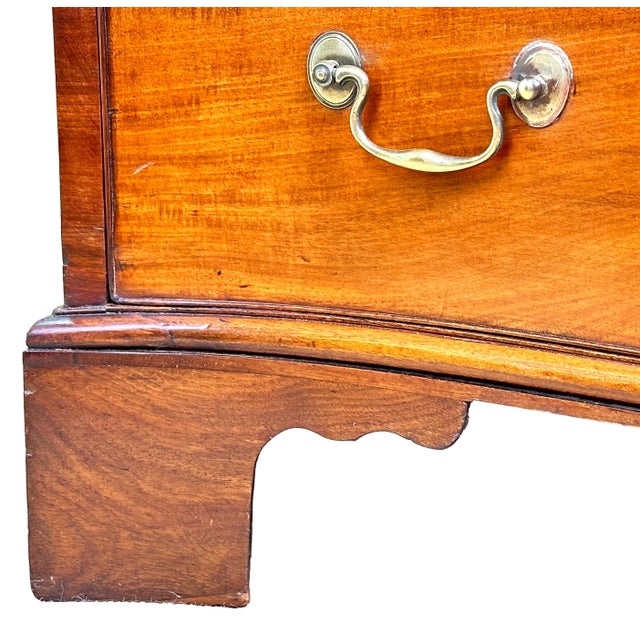 Georgian Mahogany Serpentine Chest of Drawers, 1760 For Sale - Image 4 of 10