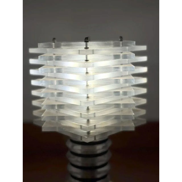 1970s Italian Vintage Modernist Lucite and Brass Table Lamp, C. 1968–1975 For Sale - Image 5 of 10