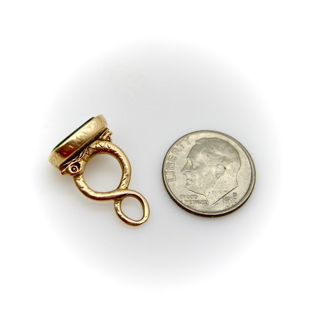 Early 19th Century 14k Gold Georgian Double Dolphin Fob With Bloodstone Cartouche For Sale In Los Angeles - Image 6 of 10
