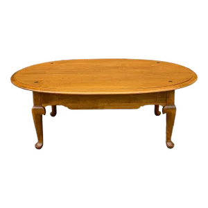 1980s Ethan Allen Heirloom Collection Solid Maple Traditional Queen Anne Oval Coffee Table (10-8031 Nutmeg)