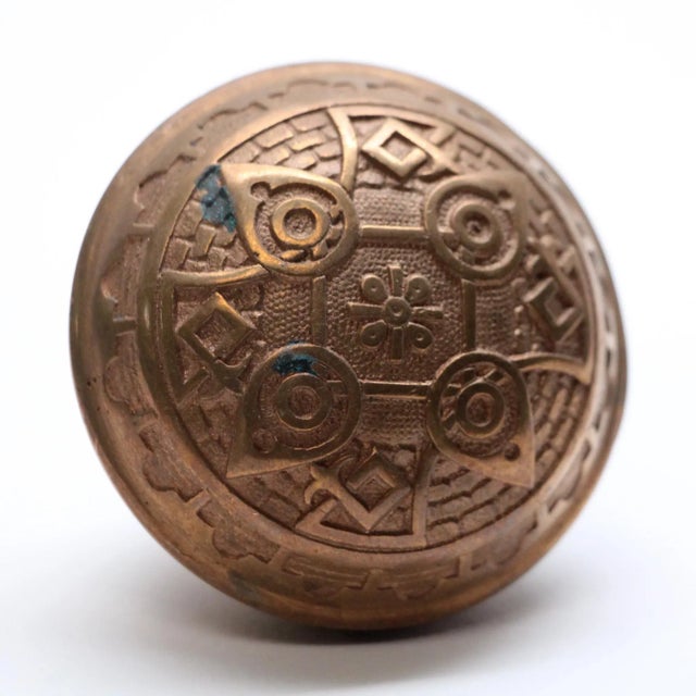 This Vernacular style four fold knob was made by Norwalk in the 1885 catalog. It is part of the H-22030 group. Sold as one...
