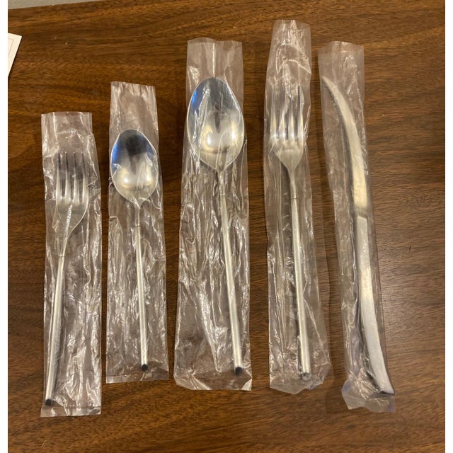 1950s 1950s Retroneu “Vertu” Flatware Nos (5 Setting, Each Being 5 Pieces) For Sale - Image 5 of 12