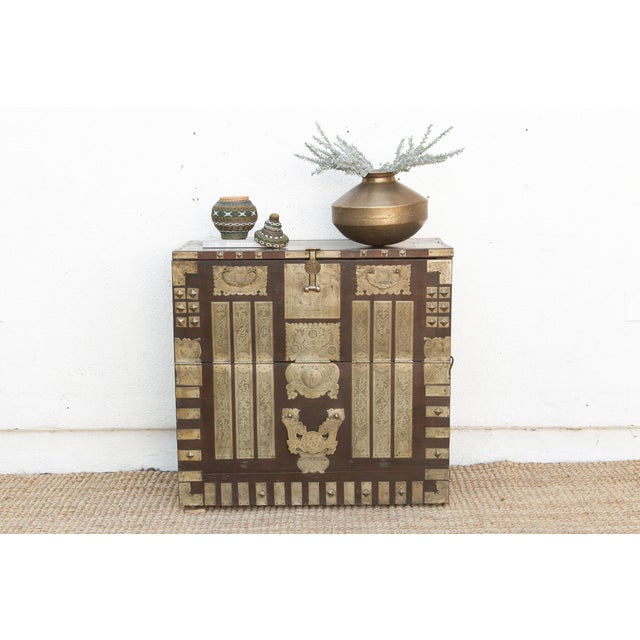 Asian Refined Early 20th Century Korean Bandaji Chest For Sale - Image 3 of 13