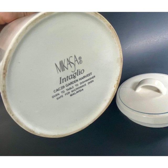 Vintage Mikasa Coffee Pot With Lid – Garden Harvest Intaglio Cac29 – Fruit Motif – Stoneware For Sale In Miami - Image 6 of 7