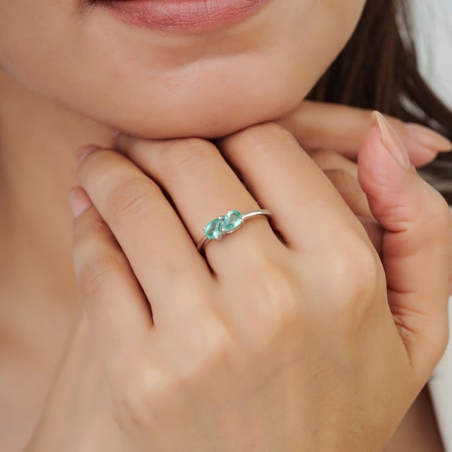 Hallmarked 925 Sterling Silver Pear Cut Natural Emerald Toi Et Moi Ring Size 7 For Sale - Image 6 of 12