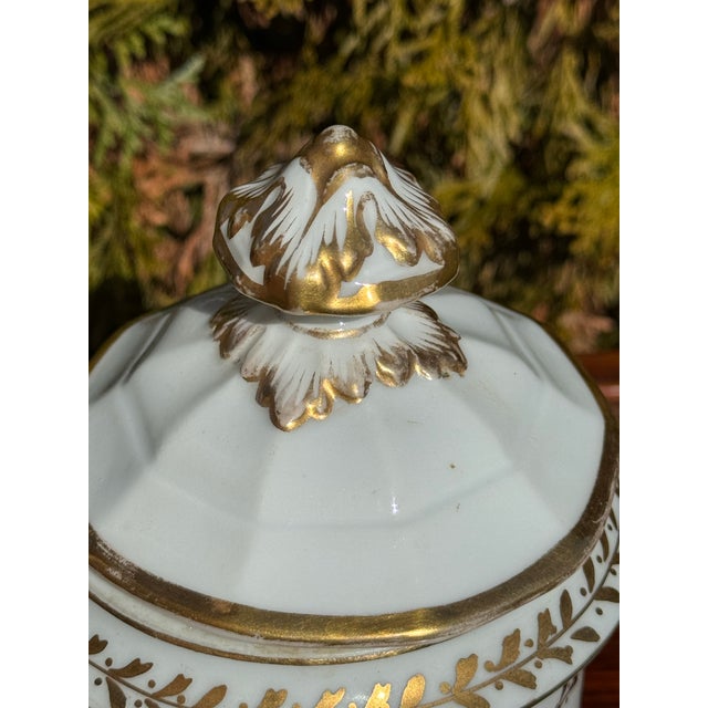 Vintage Golden Bee Motif Porcelain Cachepot With Lid For Sale In Orlando - Image 6 of 10