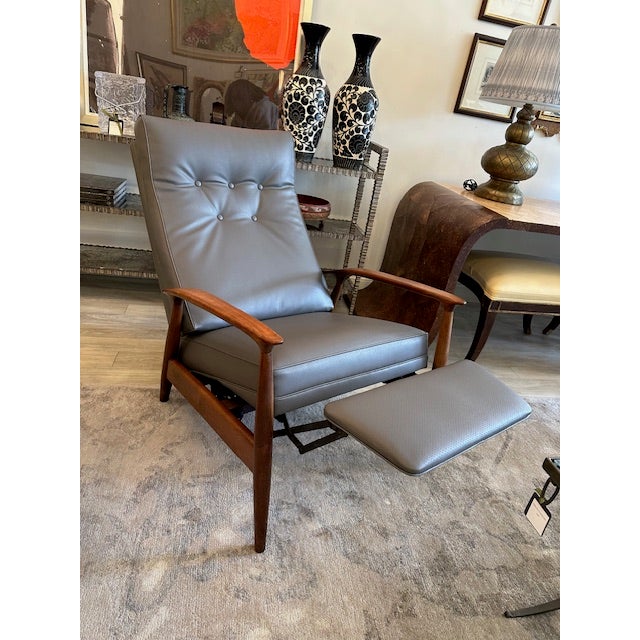 Gray 1970s Mid Century Lounge Recliner With Custom Upholstery Attributed to Milo Baughman For Sale - Image 8 of 12