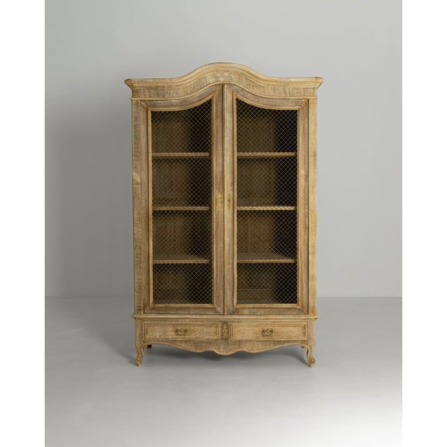 1900s French Louis XV Style Oak Vitrine With Mesh Screens For Sale - Image 16 of 18