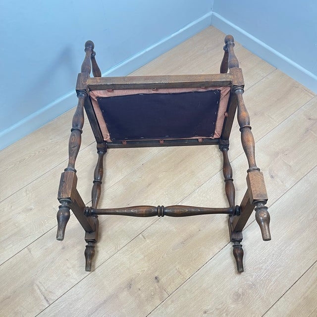 Small Traditional English Bench with Side Armrests, 1950s For Sale - Image 6 of 9