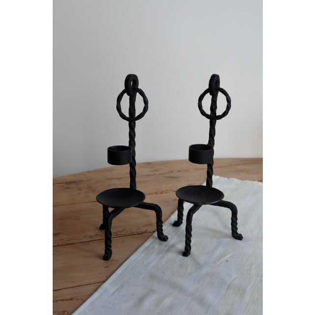 Brutalist Vintage Black Metal Candlesticks in Twisted Wrought Iron, 1960s, Set of 2 For Sale - Image 3 of 7