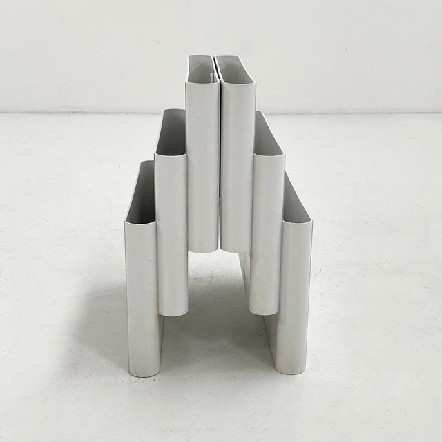 White Magazine Rack by Giotto Stoppino for Kartell, 1970s, in Good conditions. Designed 1970 to 1979 This piece has an...