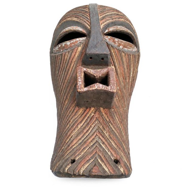 Kifwebe Songye Mask – Democratic Republic of Congo – Carved and polychrome wood – 46 cm. An important African carved...
