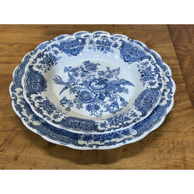Staffordshire English Porcelain Dinner Service from Ridgway, 1980s, Set of 35 For Sale - Image 3 of 13