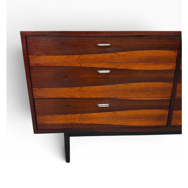 Mid-Century Danish Modern Rosewood Dresser - Refinished! For Sale In Philadelphia - Image 6 of 9