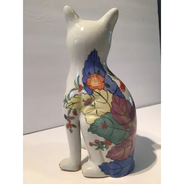 All Tobacco Leaf China is always charming, colorful and happy. I love the minimum of 8 colors on this dear little cat....