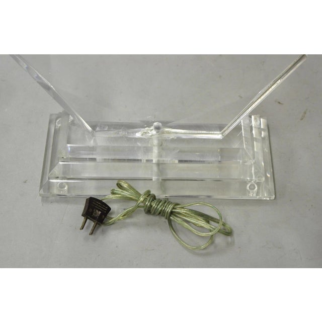 Vintage Mid Century Modern Faceted Hexagon Diamond Clear Lucite Table Lamp For Sale - Image 10 of 12