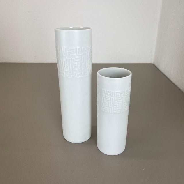 Rosenthal Abstract Porcelain Vases by Cuno Fischer for Rosenthal, Germany, 1980s, Set of 2 For Sale - Image 4 of 18