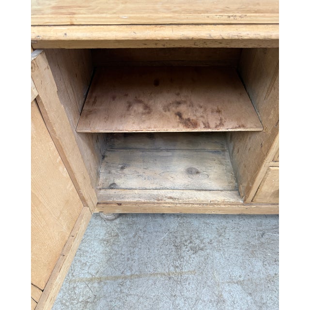 Antique English Two-Part Buffet in Pine, 1890s For Sale - Image 12 of 18