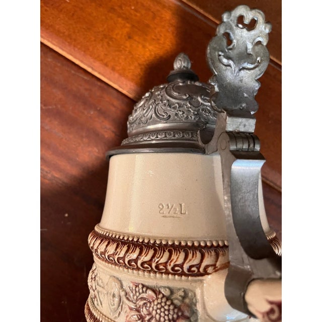 Antique German 2.5L Relief Beer Stein Der Sonntagsjäger Pewter Lid 17" For Sale - Image 4 of 6
