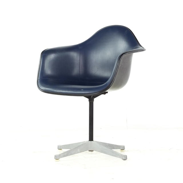 Mid-Century Modern Charles Eames for Herman Miller Mid Century Upholstered Shell Office Chair For Sale - Image 3 of 11