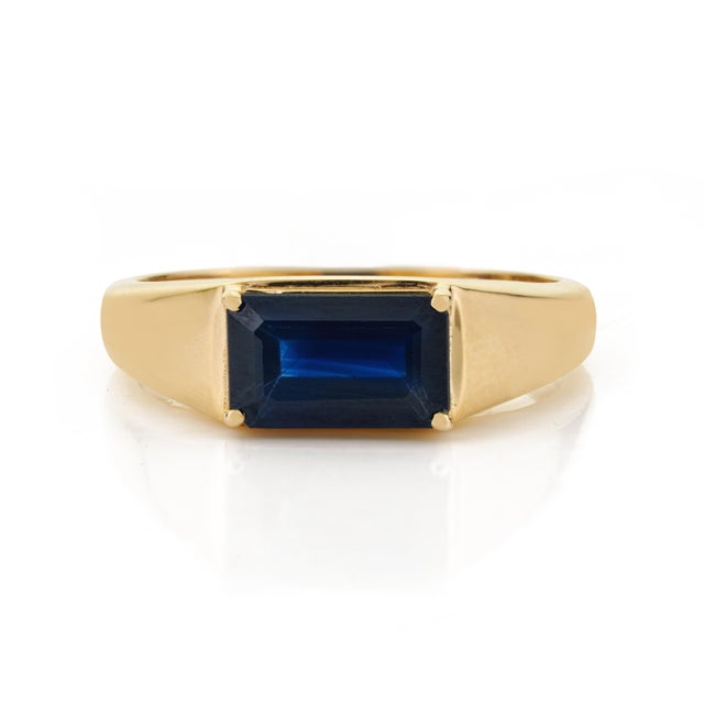 VRJewels 1.72ct Sapphire Vintage Signet Ring Size 8 in 14k Yellow Gold For Sale - Image 4 of 13