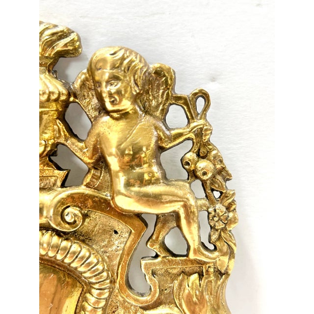 French Hollywood Regency Brass Wall Plaque Shield Crest Charles I Style Cherubs For Sale - Image 3 of 7