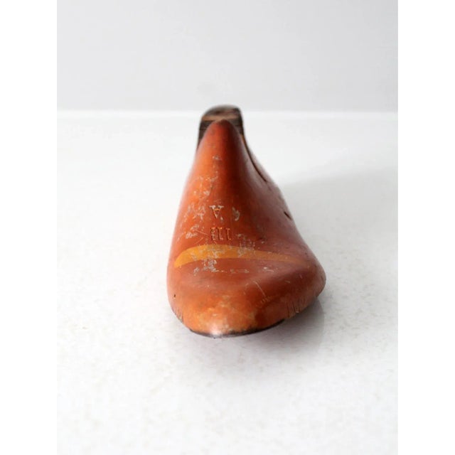 This is a vintage Woodright shoe last dated 1959. Beautiful tone to the classic cobbler's shoe form. Marked a size 11.5 A.