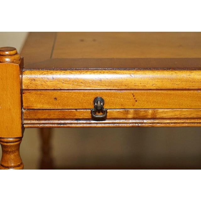 1980s Flamed Mahogany Side Table with Butlers Serving Tray from Bradley Furniture, 1980s For Sale - Image 5 of 18