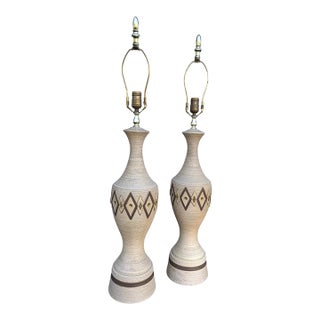 Vintage Mid Century Modern Chalkware Lamp Pair — Neutral Ribbed Texture For Sale
