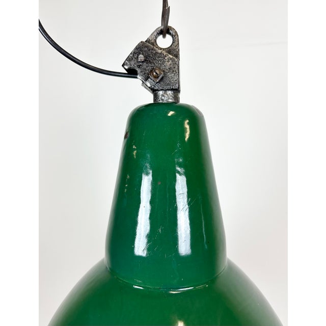 Mid-Century Modern Industrial Green Enamel Factory Lamp with Cast Iron Top, 1960s For Sale - Image 3 of 17