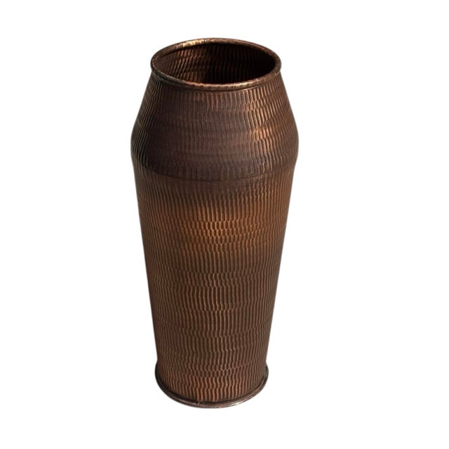 Mid 20th Century Large Italian Copper Floor Pot With Hammered Details For Sale In Phoenix - Image 6 of 6